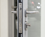 Cerraduras electromecánicas serie LBP para las puertas de perfil con alimentación a través del pestillo